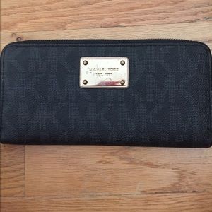 COPY - Michael Kors wallet